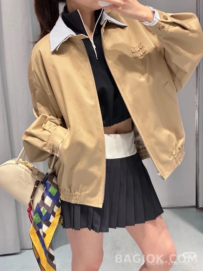 미우미우 미우미우 레터링 스트라이프 카라 자켓 상세 이미지