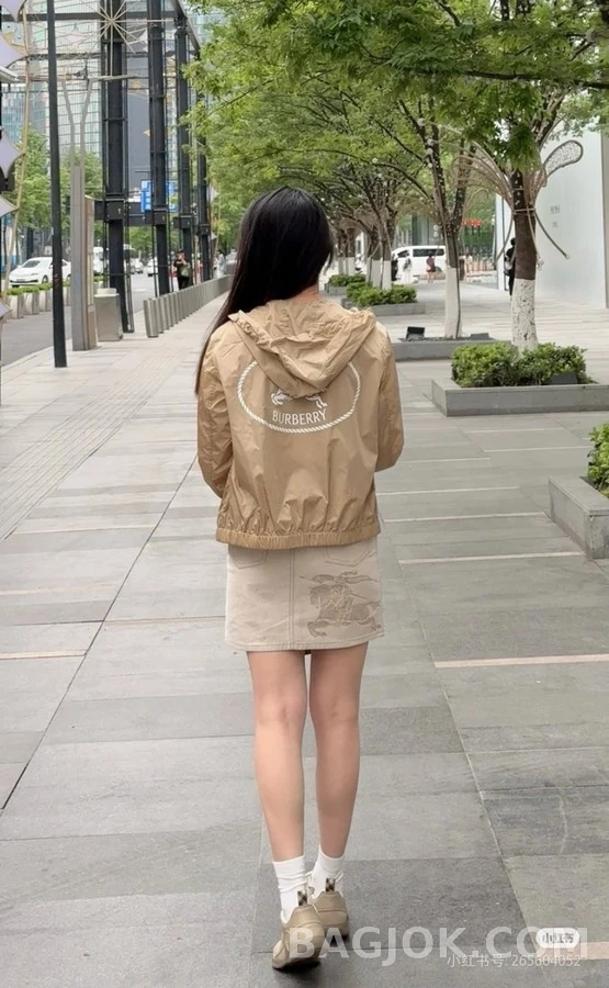 버버리 버버리 전투마 로고 후드 집업 상세 이미지