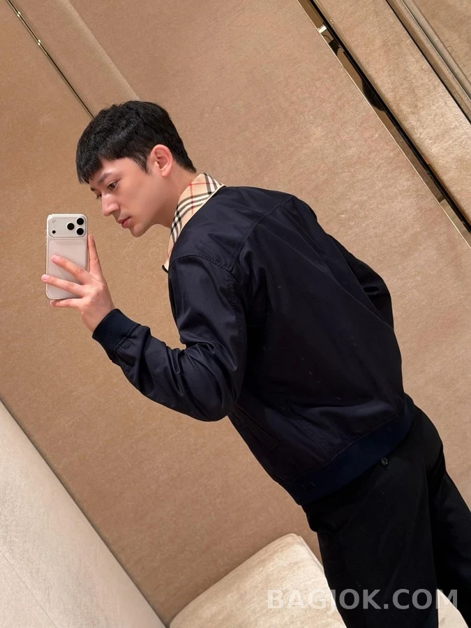 버버리 버버리 체크 칼라 자수 해링턴 자켓 상세 이미지