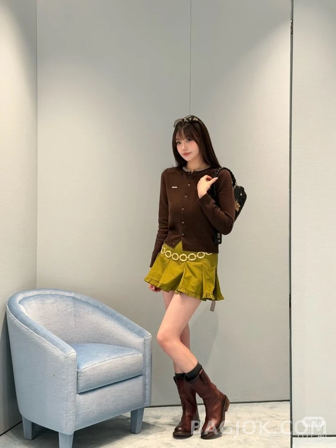 미우미우 미우미우 체크넥 레터링 로고 가디건 상세 이미지