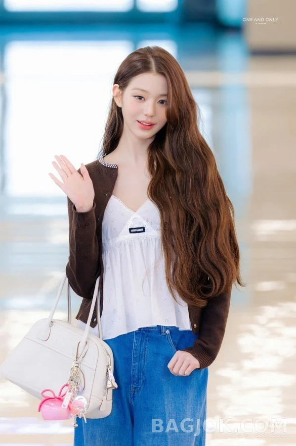 미우미우 미우미우 체크넥 레터링 로고 가디건 상세 이미지