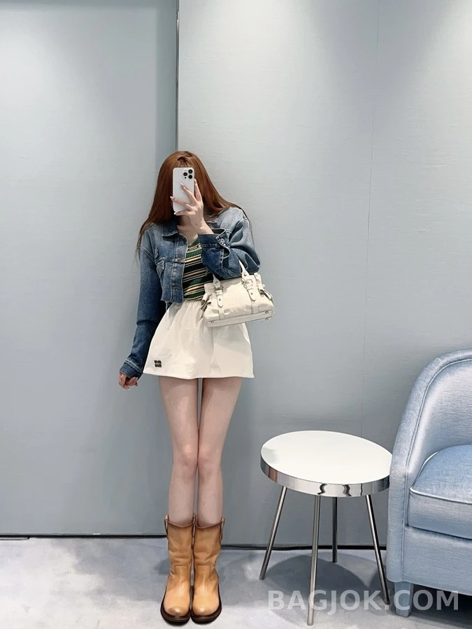 미우미우 미우미우 워싱 러프 헴 크롭 데님 자켓 상세 이미지
