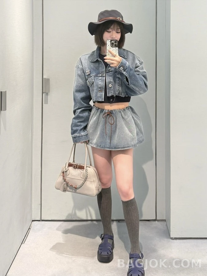 미우미우 미우미우 워싱 러프 헴 크롭 데님 자켓 상세 이미지