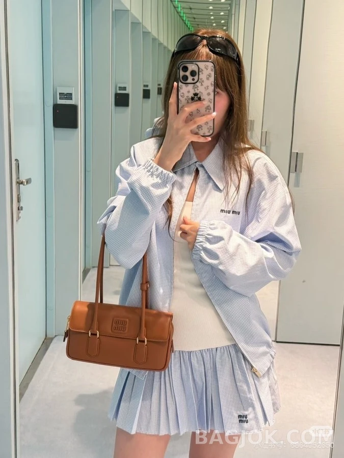 미우미우 미우미우 체크 카라 자켓 상세 이미지