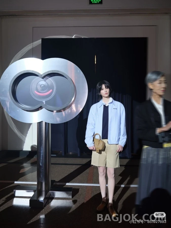 미우미우 미우미우 체크 카라 자켓 상세 이미지