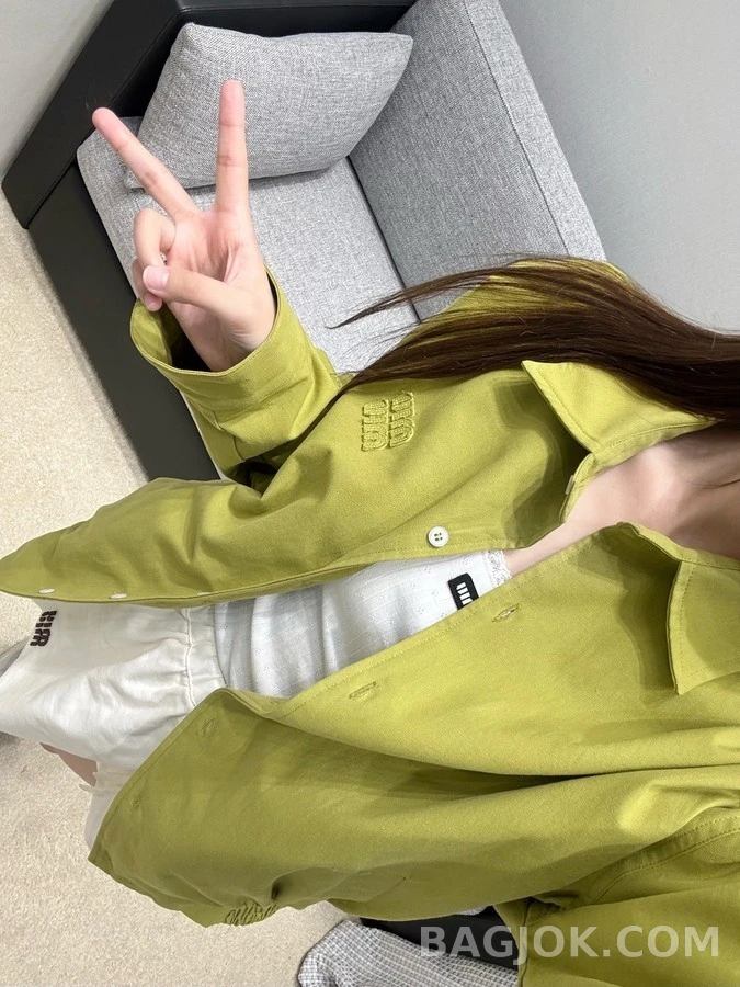 미우미우 미우미우 엠브로이더리 로고 자켓 상세 이미지