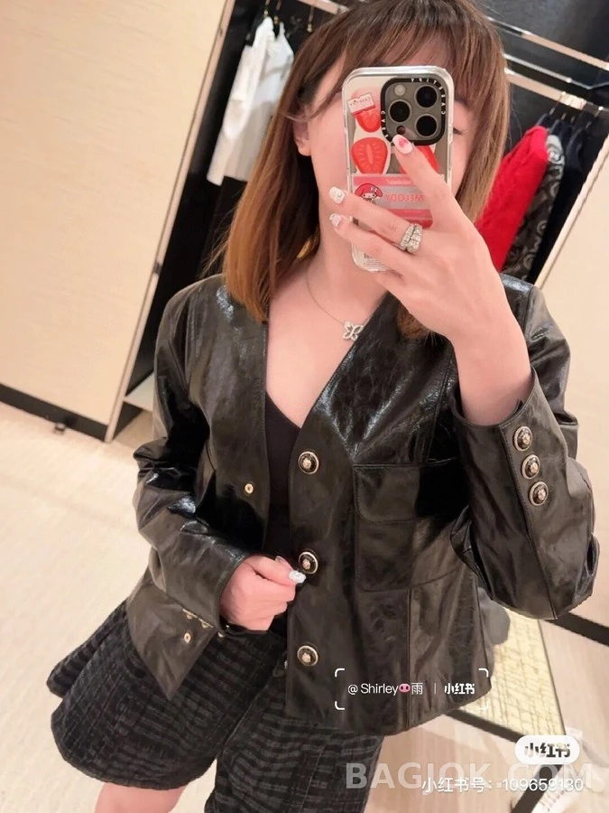 샤넬 샤넬 V넥 버튼 레더 자켓 상세 이미지