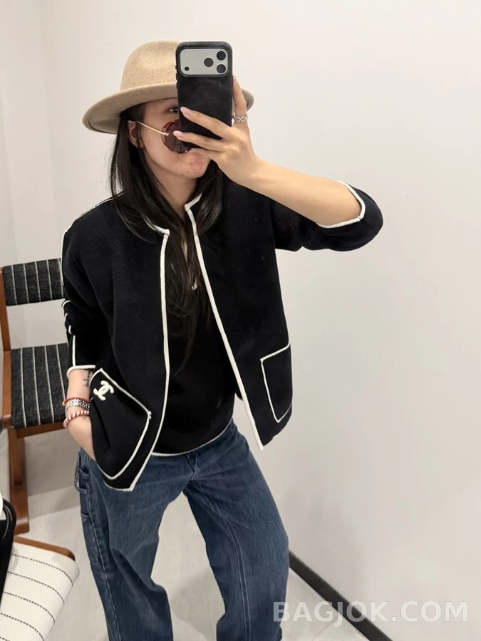 샤넬 샤넬 블랙앤화이트 로고 자켓 상세 이미지