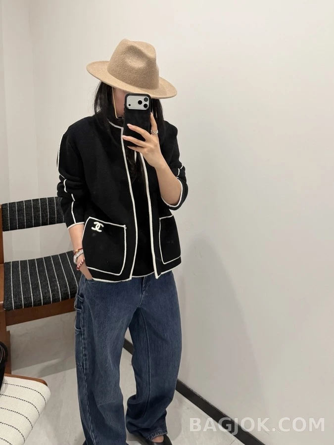 샤넬 샤넬 블랙앤화이트 로고 자켓 상세 이미지