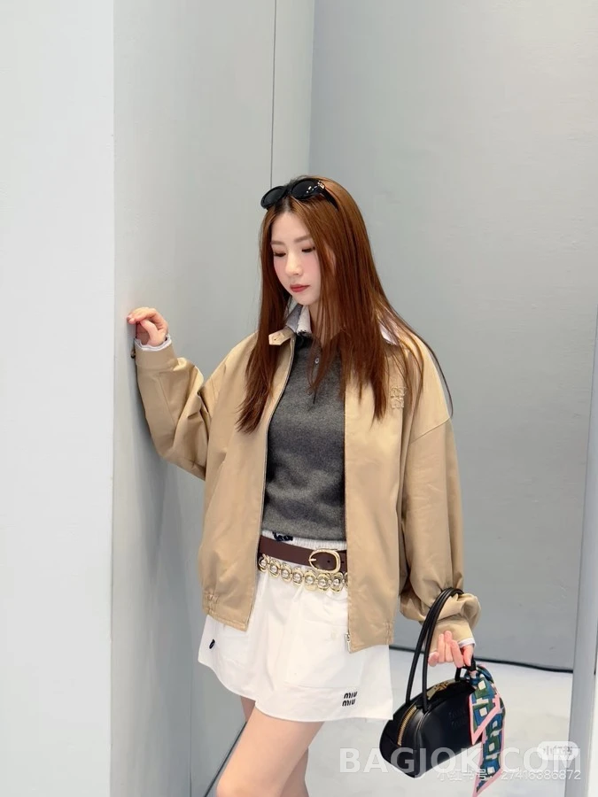 미우미우 미우미우 로고 스트라이프 칼라 자켓 상세 이미지