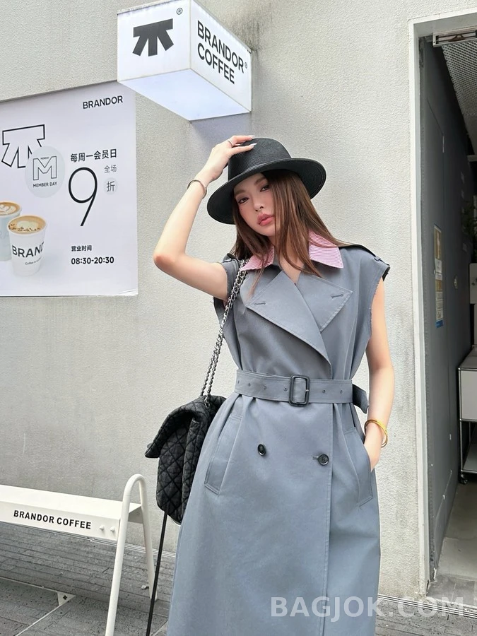 미우미우 미우미우 스트라이프 카라 더블 슬리브리스 코트 상세 이미지