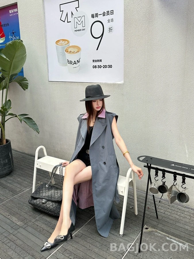 미우미우 미우미우 스트라이프 카라 더블 슬리브리스 코트 상세 이미지