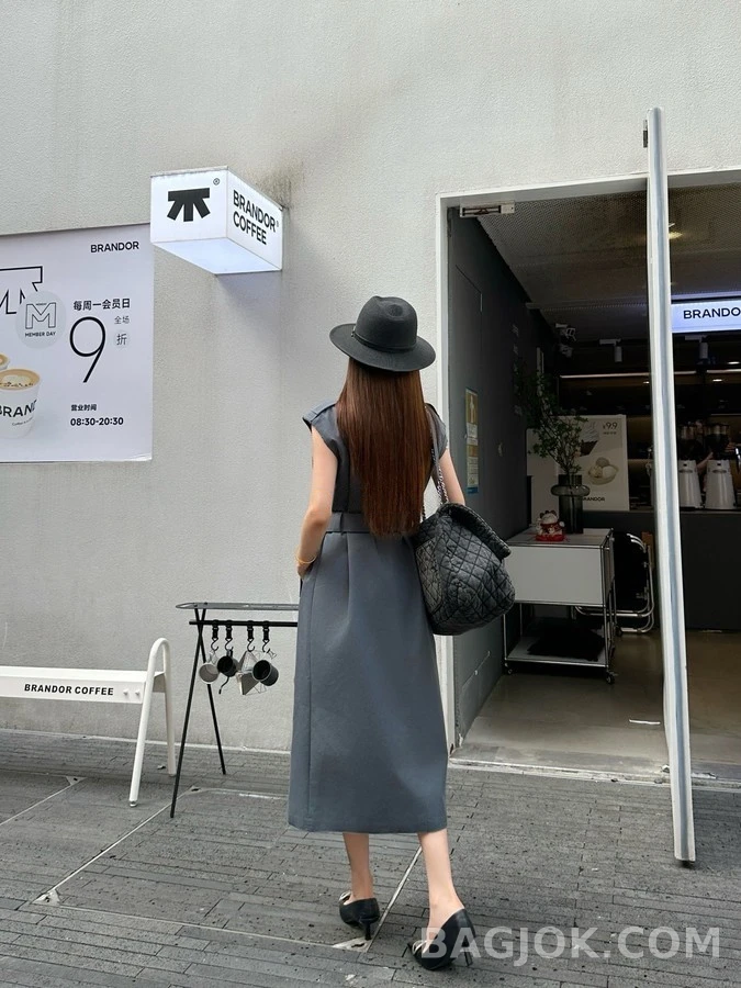 미우미우 미우미우 스트라이프 카라 더블 슬리브리스 코트 상세 이미지