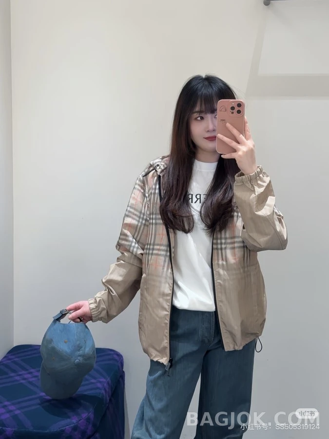 버버리 버버리 클래식 그라데이션 체크 후드 바람막이 상세 이미지