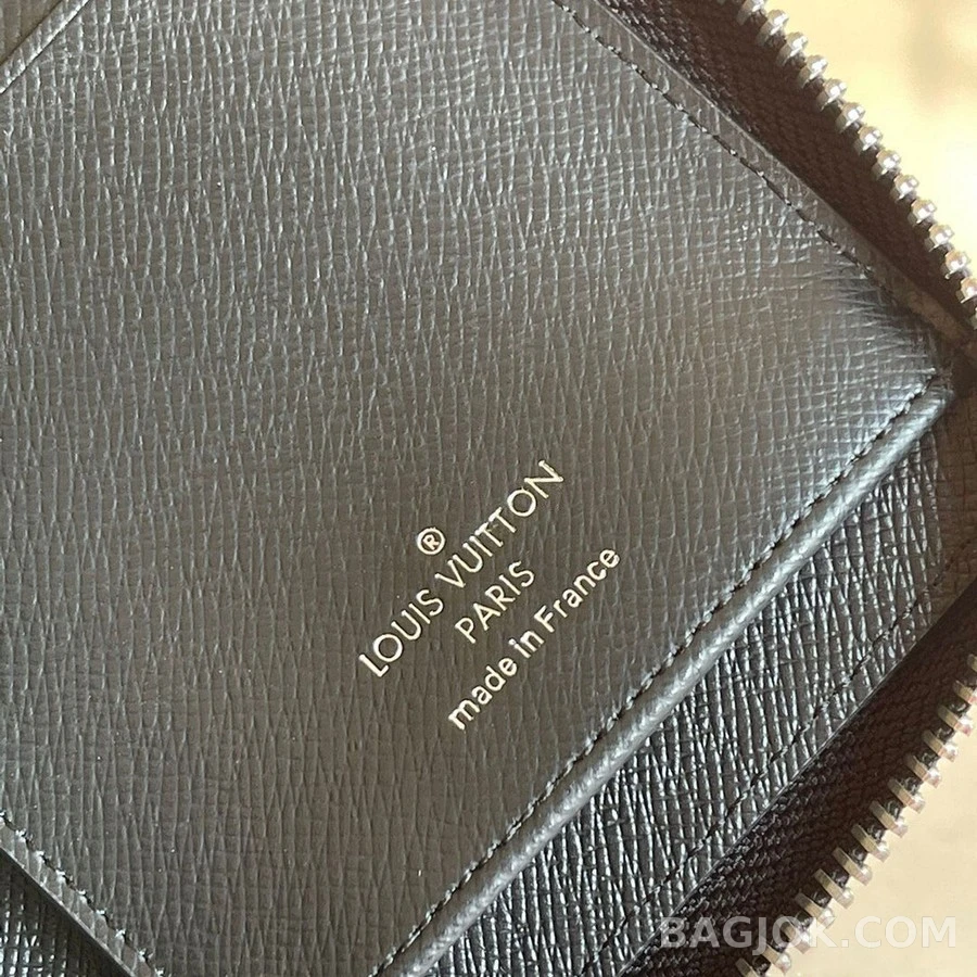 루이비통 루이비통 타이가 레더 브라짜 월릿 상세 이미지