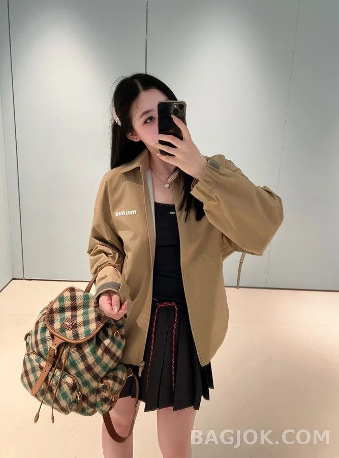 미우미우 미우미우 카라 로고 자켓 상세 이미지
