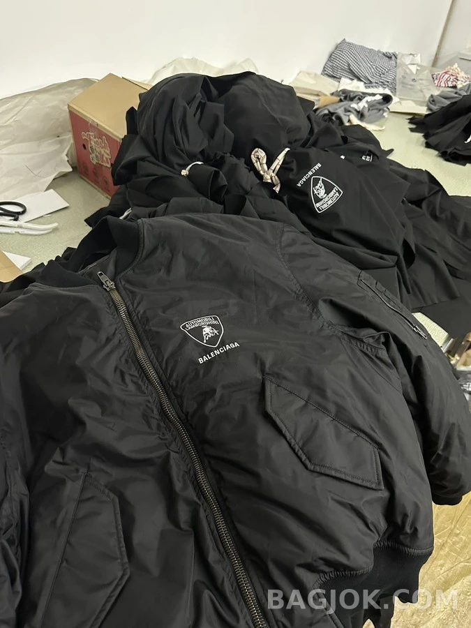 발렌시아가 발렌시아가 람보르기니 콜라보 플라이트 자켓 상세 이미지