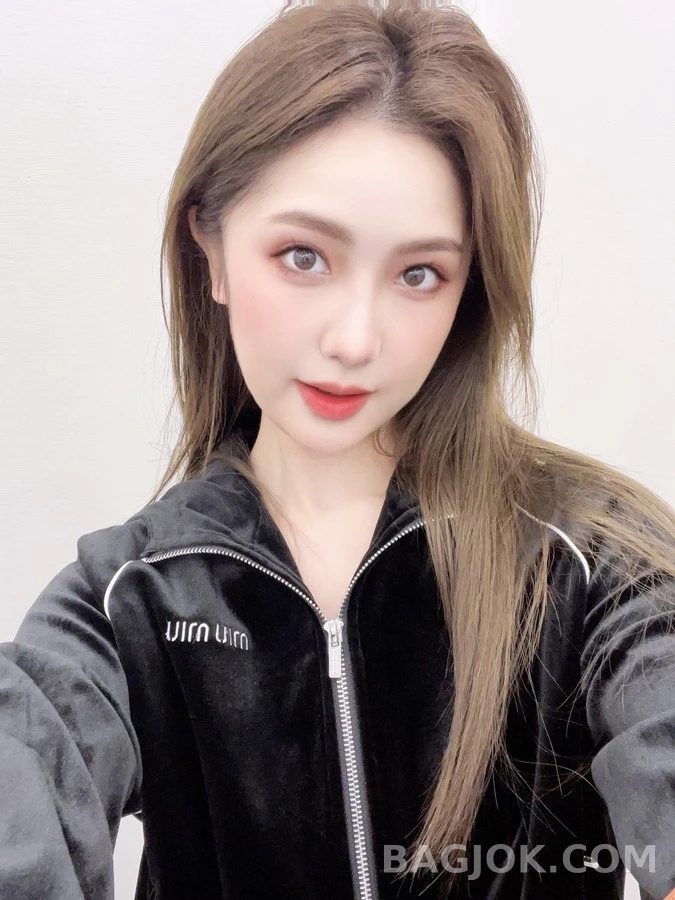 미우미우 미우미우 후드 집업 상세 이미지