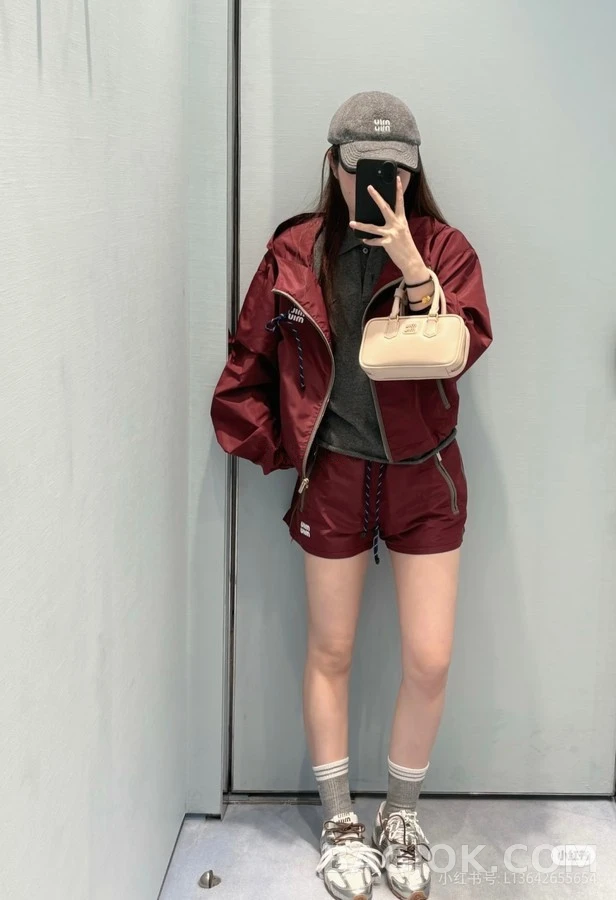 미우미우 미우미우 얇은 나일론 레터링 자외선 차단 후드 집업 상세 이미지