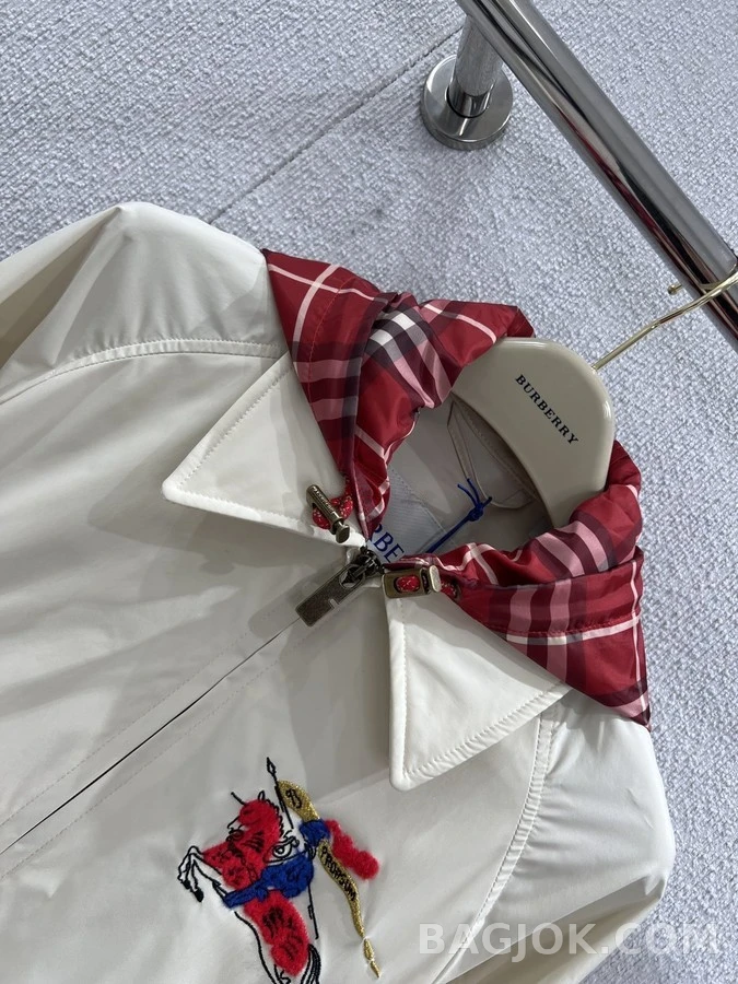 버버리 버버리 아이보리 전마 자수 체크 크롭 후드 재킷 상세 이미지