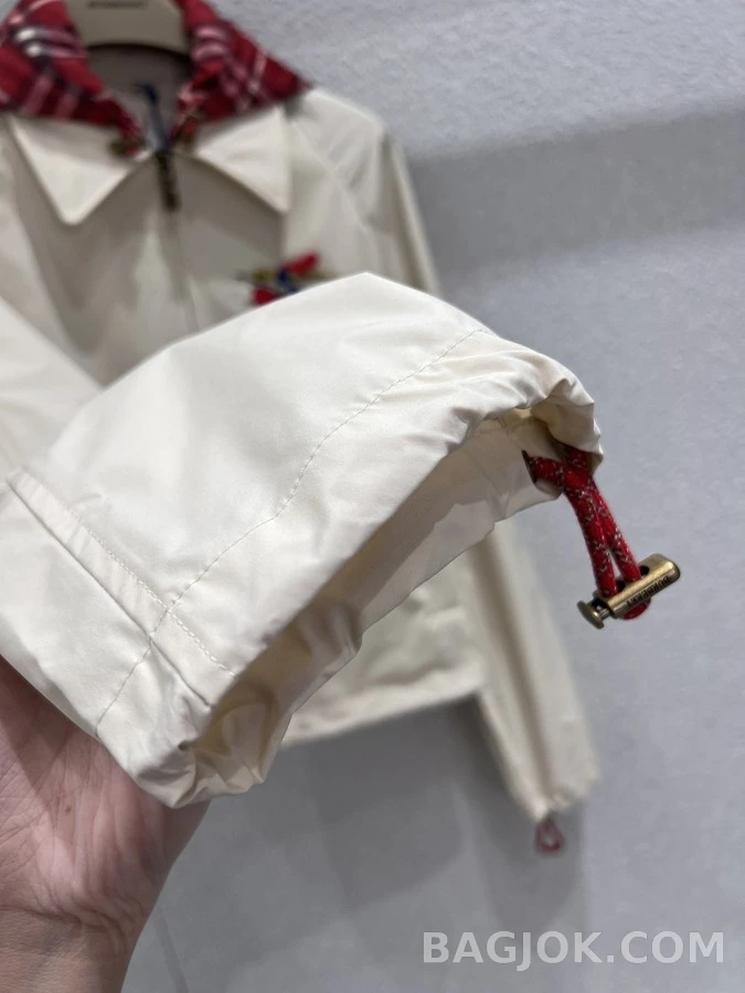 버버리 버버리 아이보리 전마 자수 체크 크롭 후드 재킷 상세 이미지