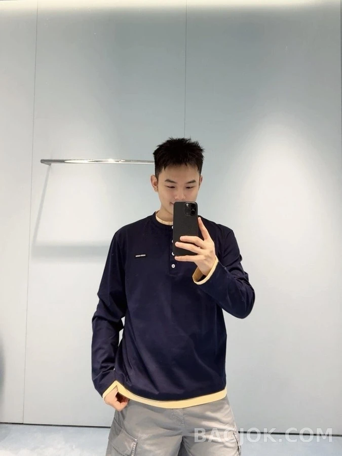 미우미우 미우미우 배색 헨리넥 긴팔 티셔츠 상세 이미지