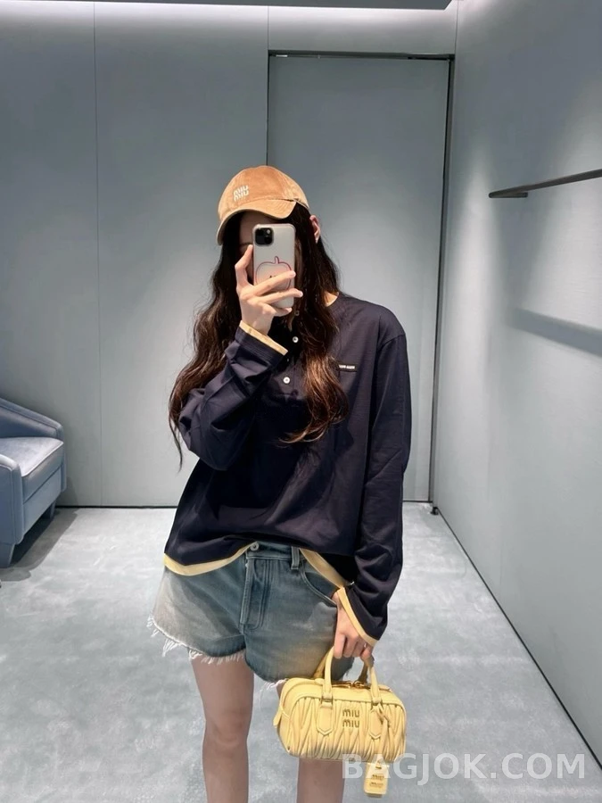 미우미우 미우미우 배색 헨리넥 긴팔 티셔츠 상세 이미지
