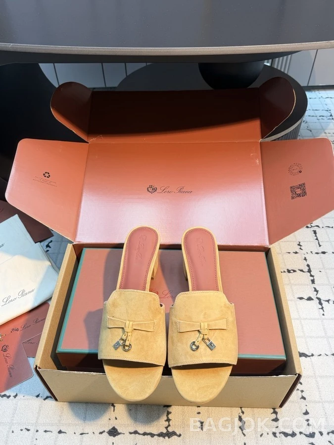 로로피아나 로로피아나 스웨이드 블록힐 뮬 상세 이미지