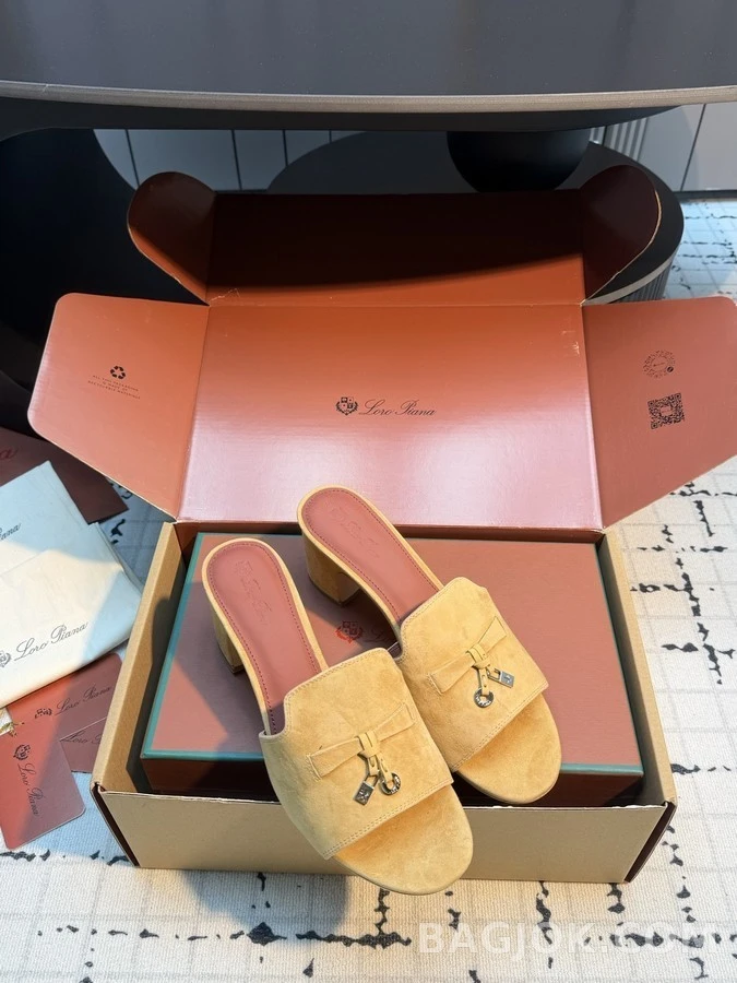 로로피아나 로로피아나 스웨이드 블록힐 뮬 상세 이미지