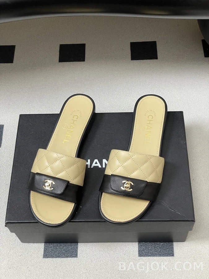 샤넬 샤넬 퀼팅 로고 슬라이드 샌들 상세 이미지
