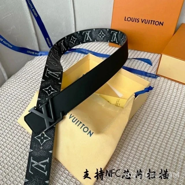 루이비통 루이비통 이니셜 리버서블 벨트 상세 이미지