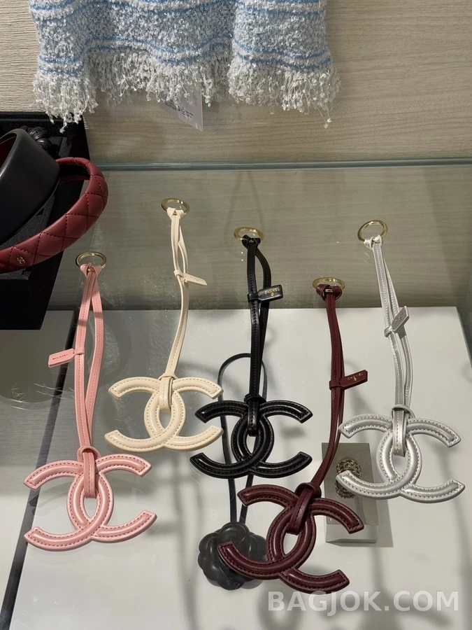샤넬 샤넬 더블 C 로고 가죽 키링 상세 이미지