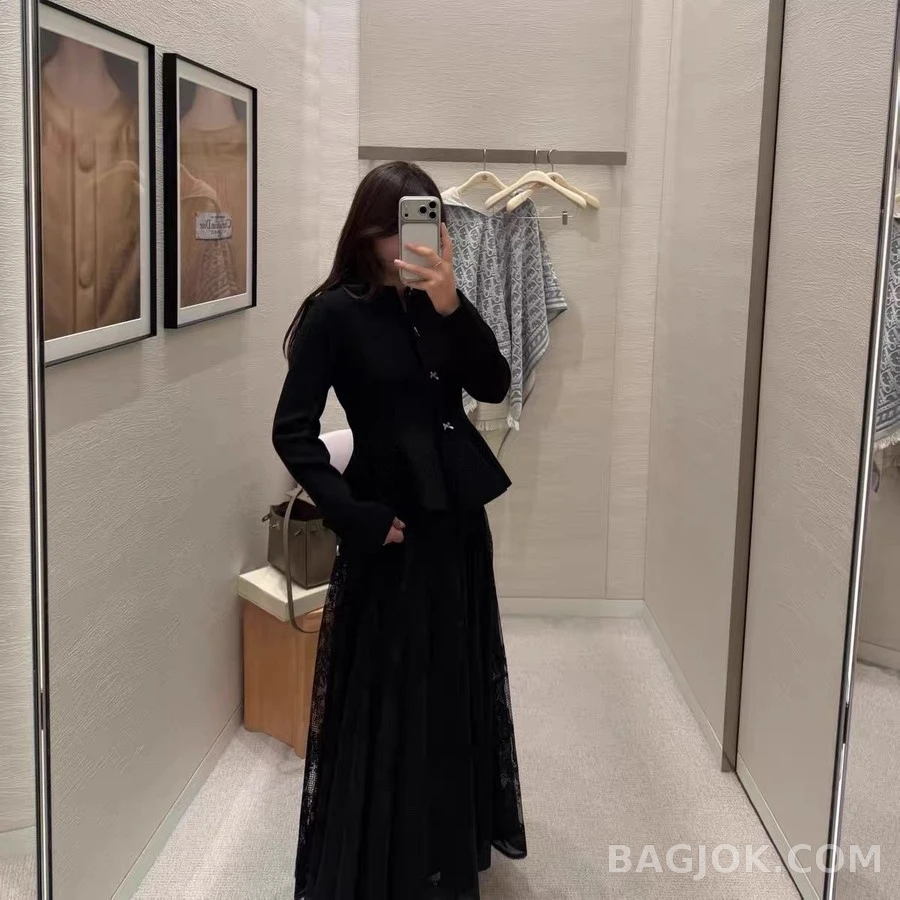 디올 디올 보우 버튼 페플럼 긴팔 티셔츠 상세 이미지