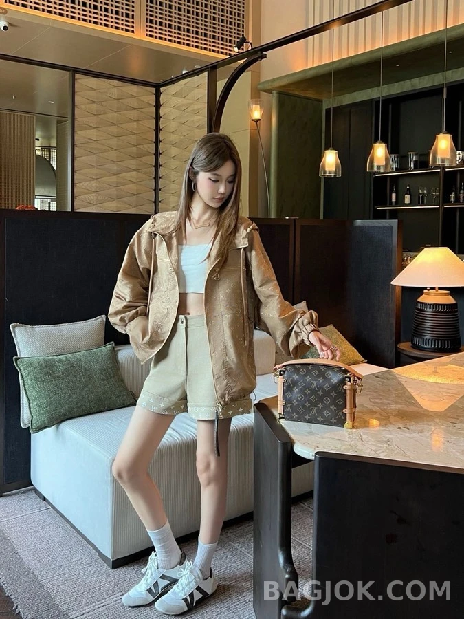 루이비통 루이비통 모노그램 후드 집업 상세 이미지