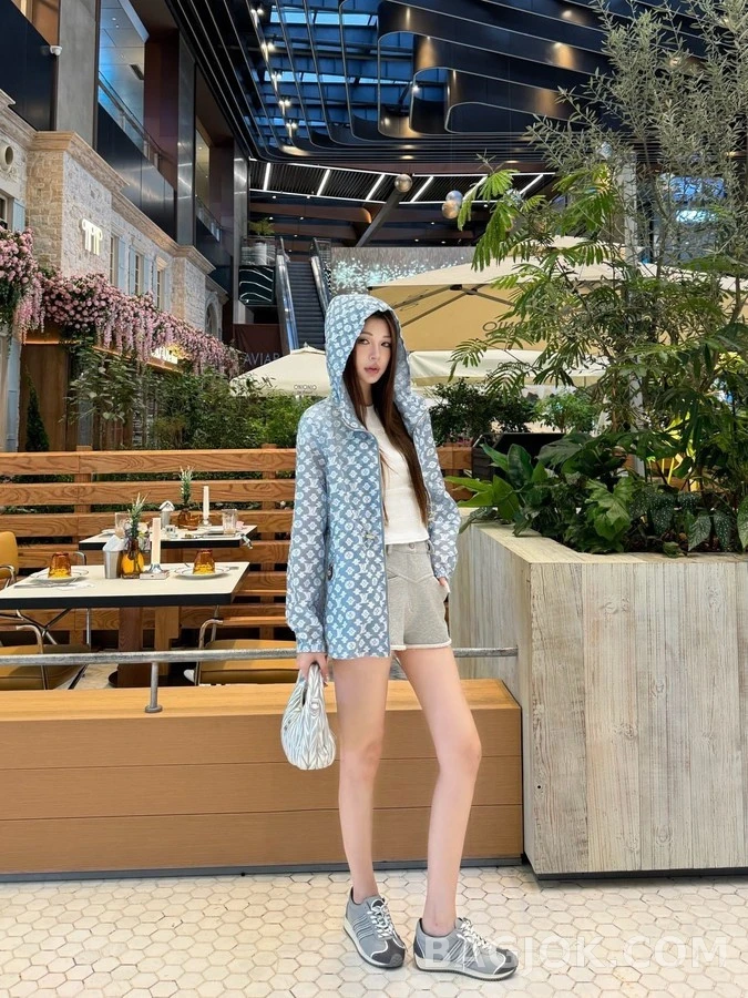 루이비통 루이비통 모노그램 후드 집업 상세 이미지