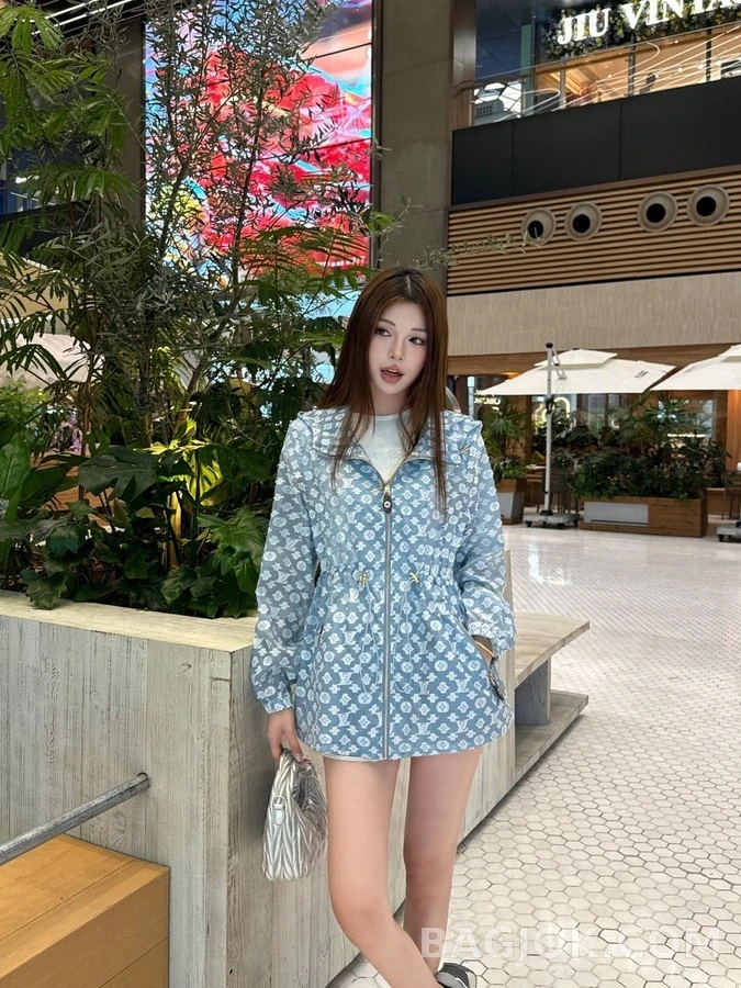 루이비통 루이비통 모노그램 후드 집업 상세 이미지