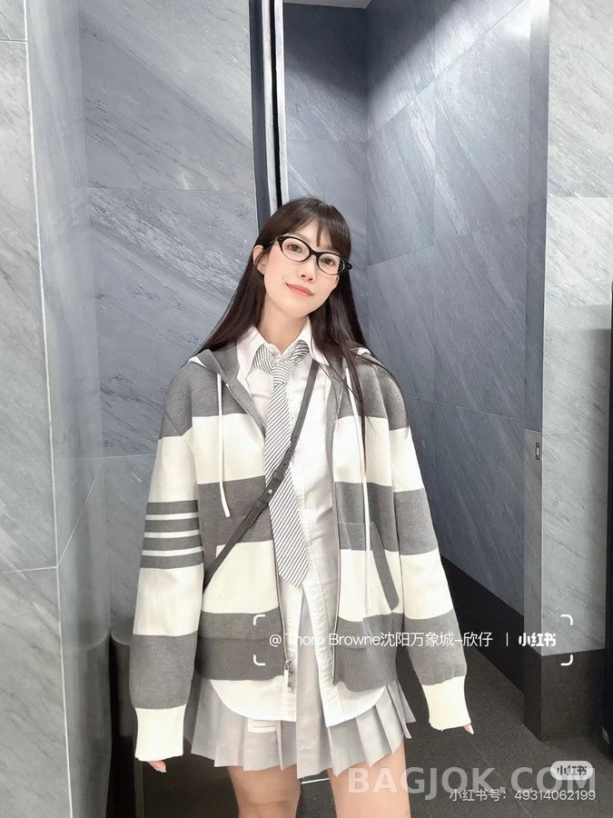톰브라운 톰브라운 스트라이프 강아지 후드 집업 상세 이미지