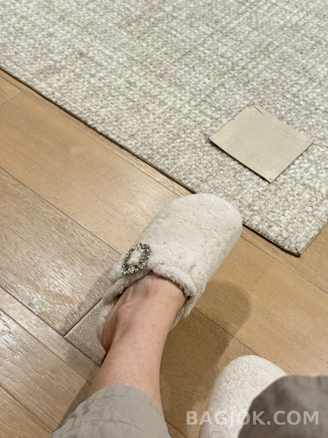로저 비비에 로저비비에 크리스탈 버클 양모 슬리퍼 상세 이미지