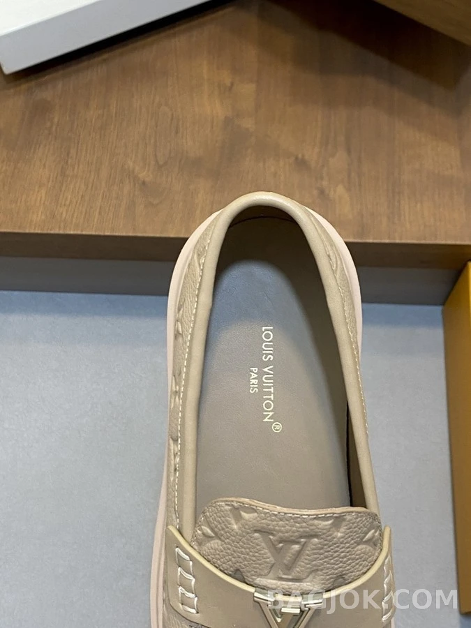 루이비통 루이비통 모노그램 엠보싱 로퍼 상세 이미지