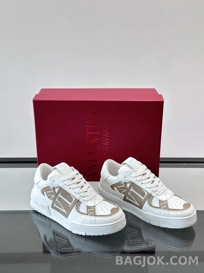 발렌티노 발렌티노 VLTN 레터링 스니커즈 상세 이미지