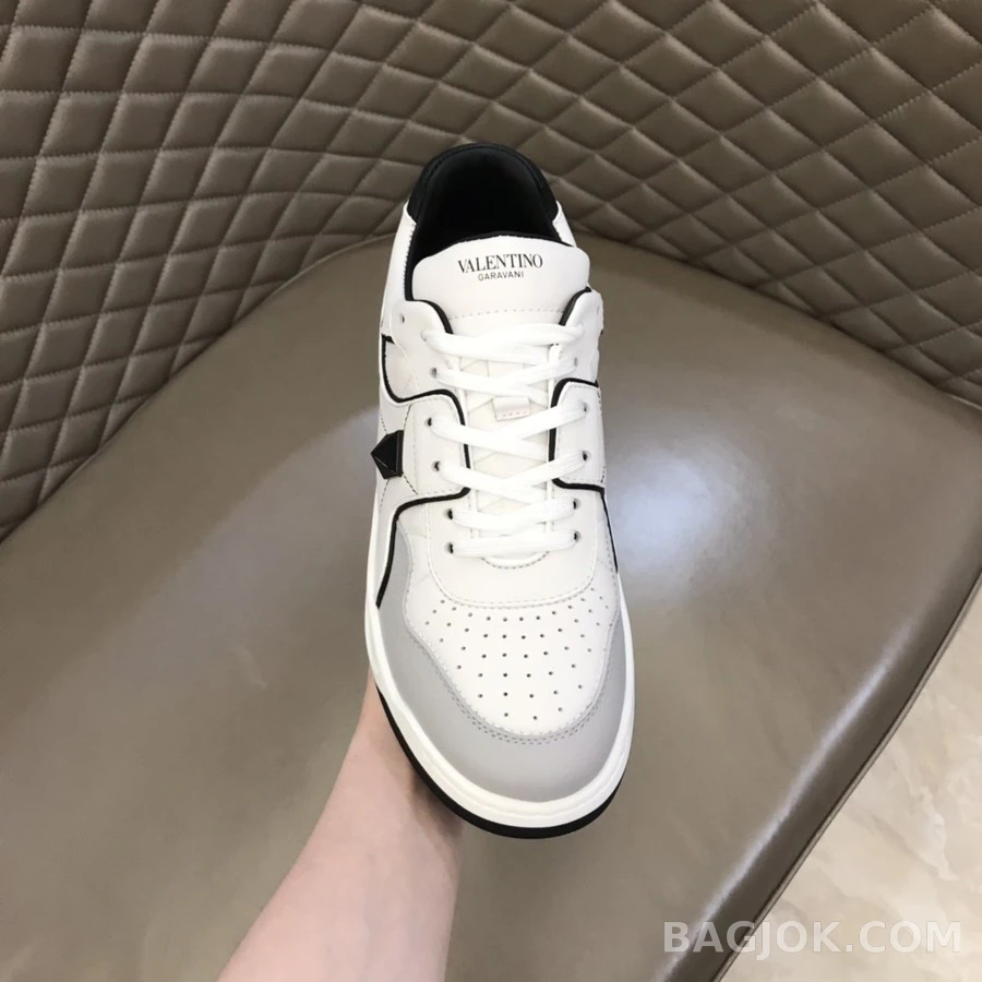 발렌티노 발렌티노 원스터드 로우탑 스니커즈 상세 이미지