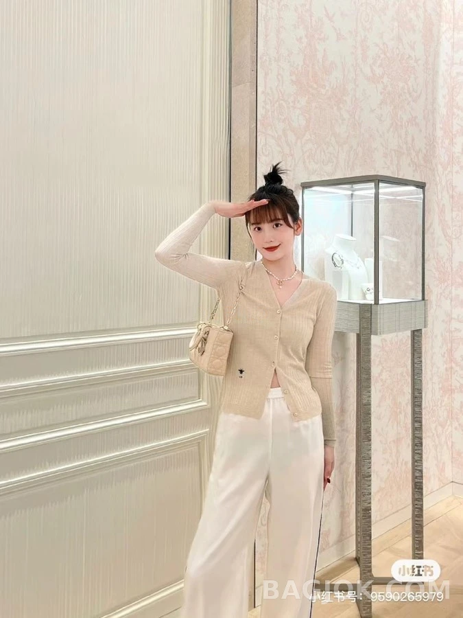 디올 디올 꿀벌 자수 V넥 가디건 상세 이미지