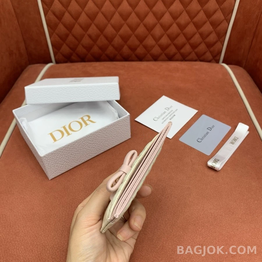 디올 디올 레이디 프리지아 카드 홀더 상세 이미지