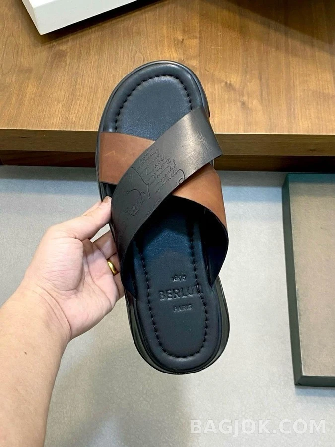 벨루티 벨루티 시프노스 스크리토 가죽 샌들 상세 이미지