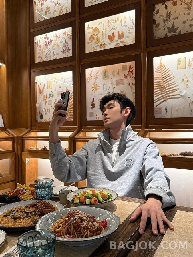 디올 디올 로고 반집업 맨투맨 상세 이미지