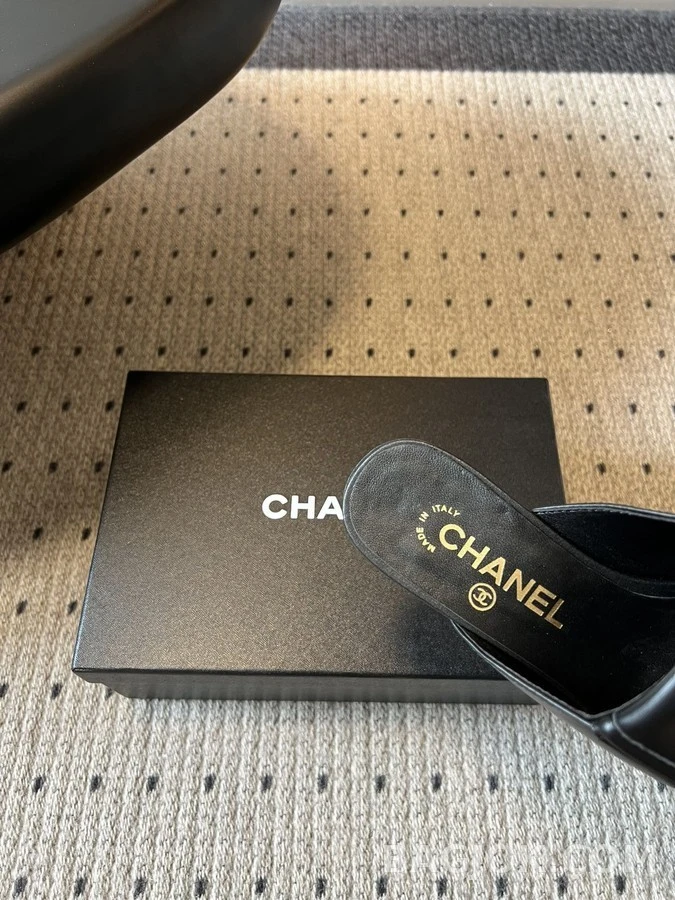 샤넬 샤넬 더블 C 로고 뮬 로퍼 상세 이미지