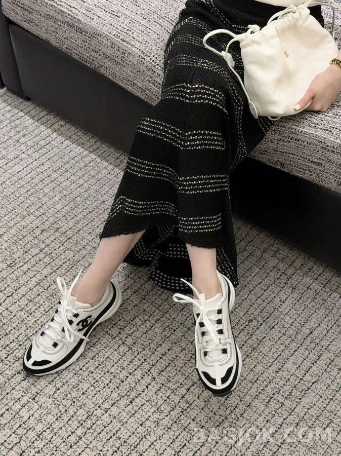 샤넬 샤넬 로고 스니커즈 상세 이미지
