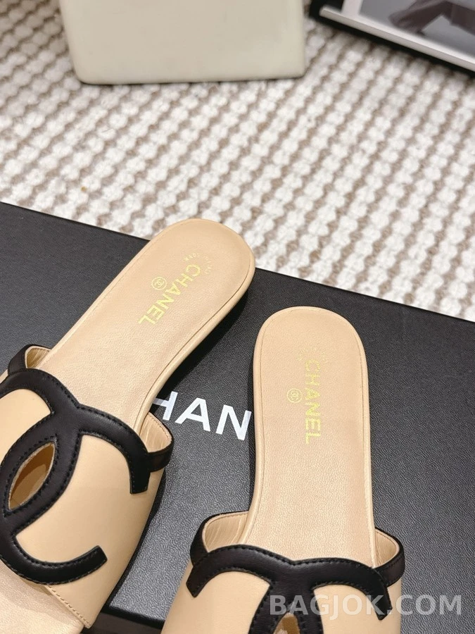샤넬 샤넬 로고 슬라이드 샌들 상세 이미지