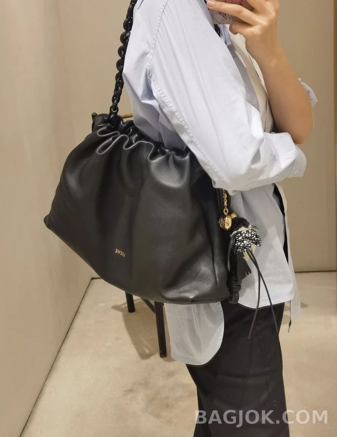 로에베 로에베 앵무새 가죽 참 상세 이미지