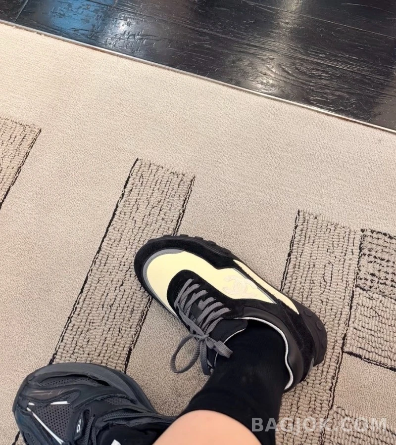 샤넬 샤넬 배색 로고 스니커즈 상세 이미지